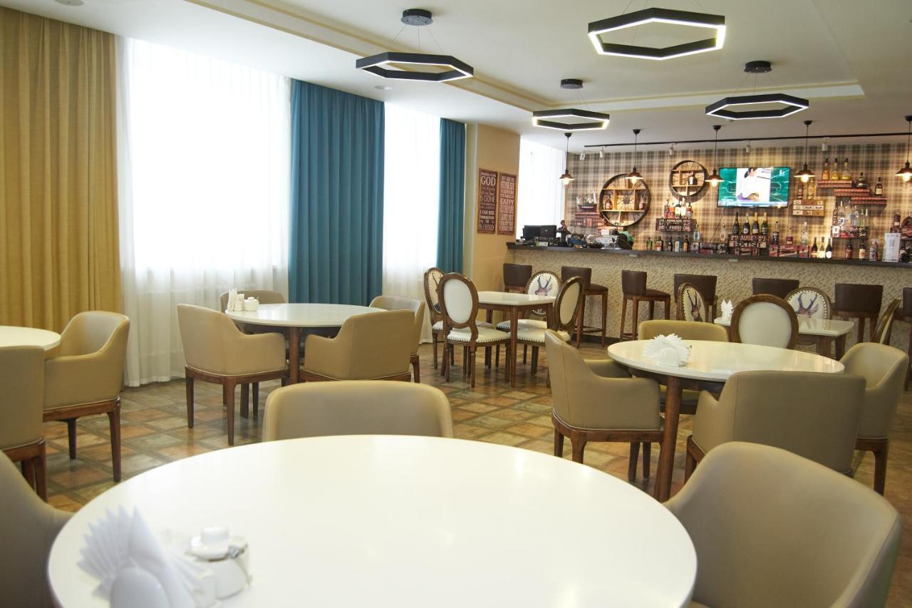 Green Which Hotel Петропавловск Екстериор снимка