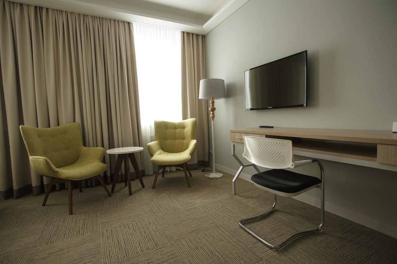 Green Which Hotel Петропавловск Екстериор снимка
