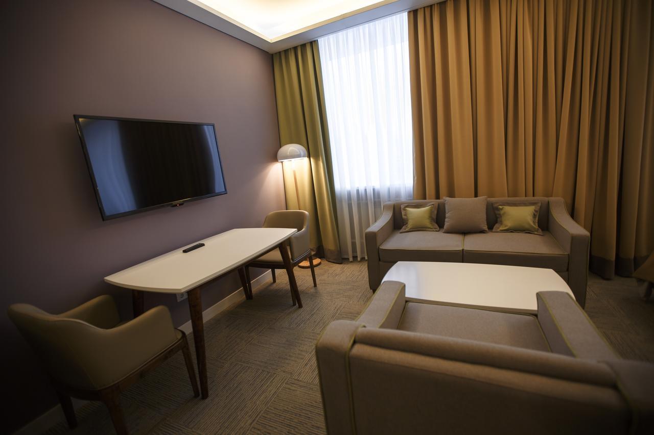 Green Which Hotel Петропавловск Екстериор снимка