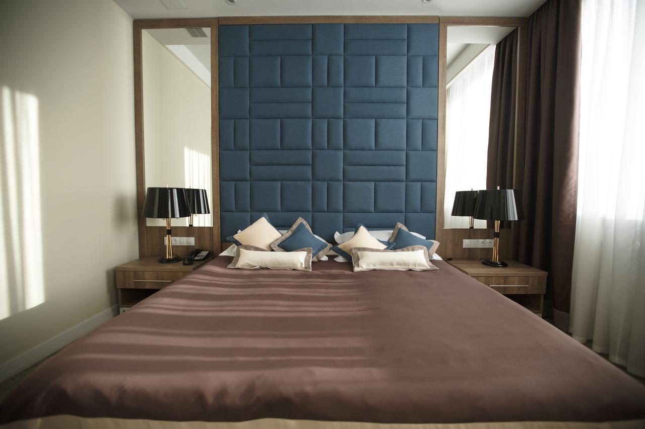 Green Which Hotel Петропавловск Екстериор снимка