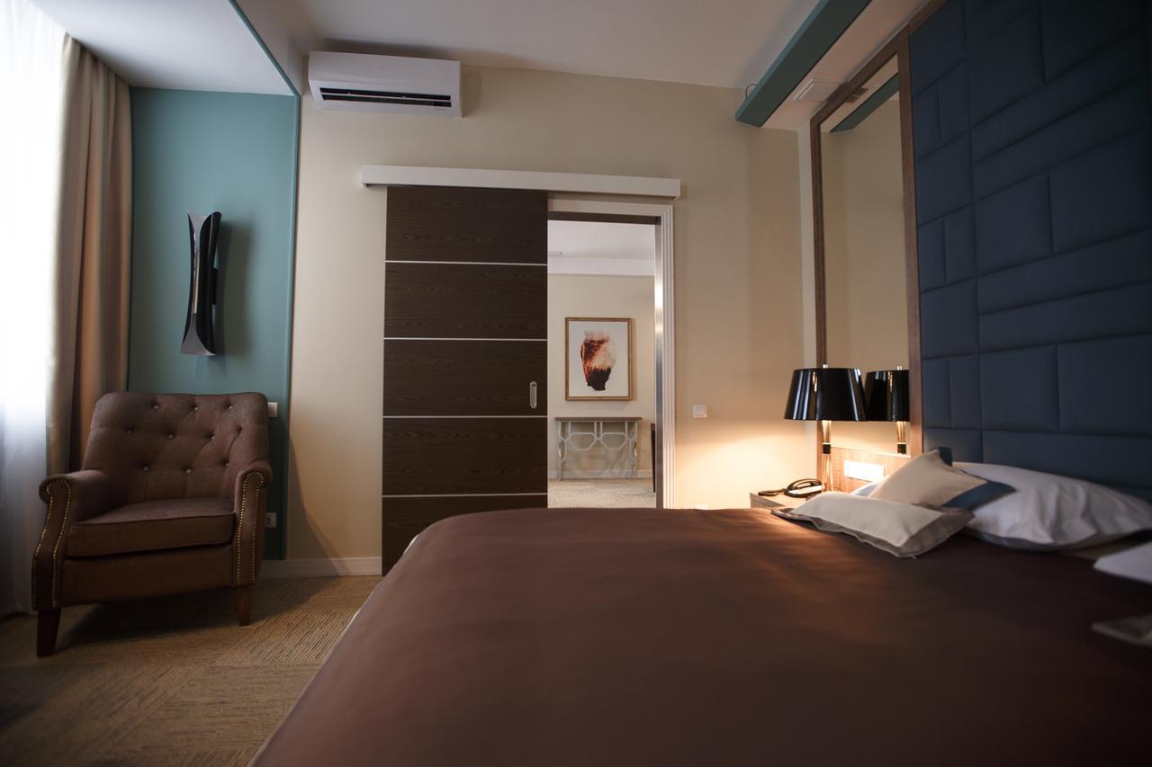 Green Which Hotel Петропавловск Екстериор снимка