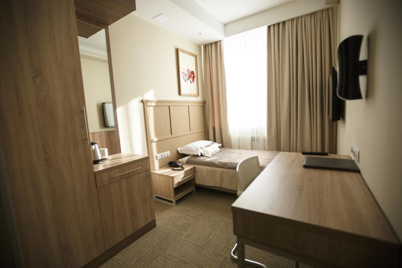 Green Which Hotel Петропавловск Екстериор снимка