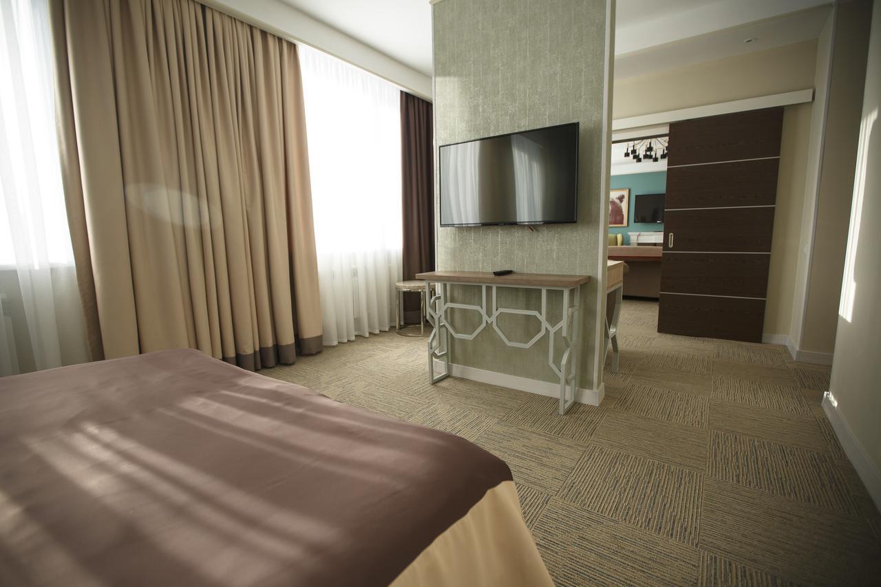 Green Which Hotel Петропавловск Екстериор снимка