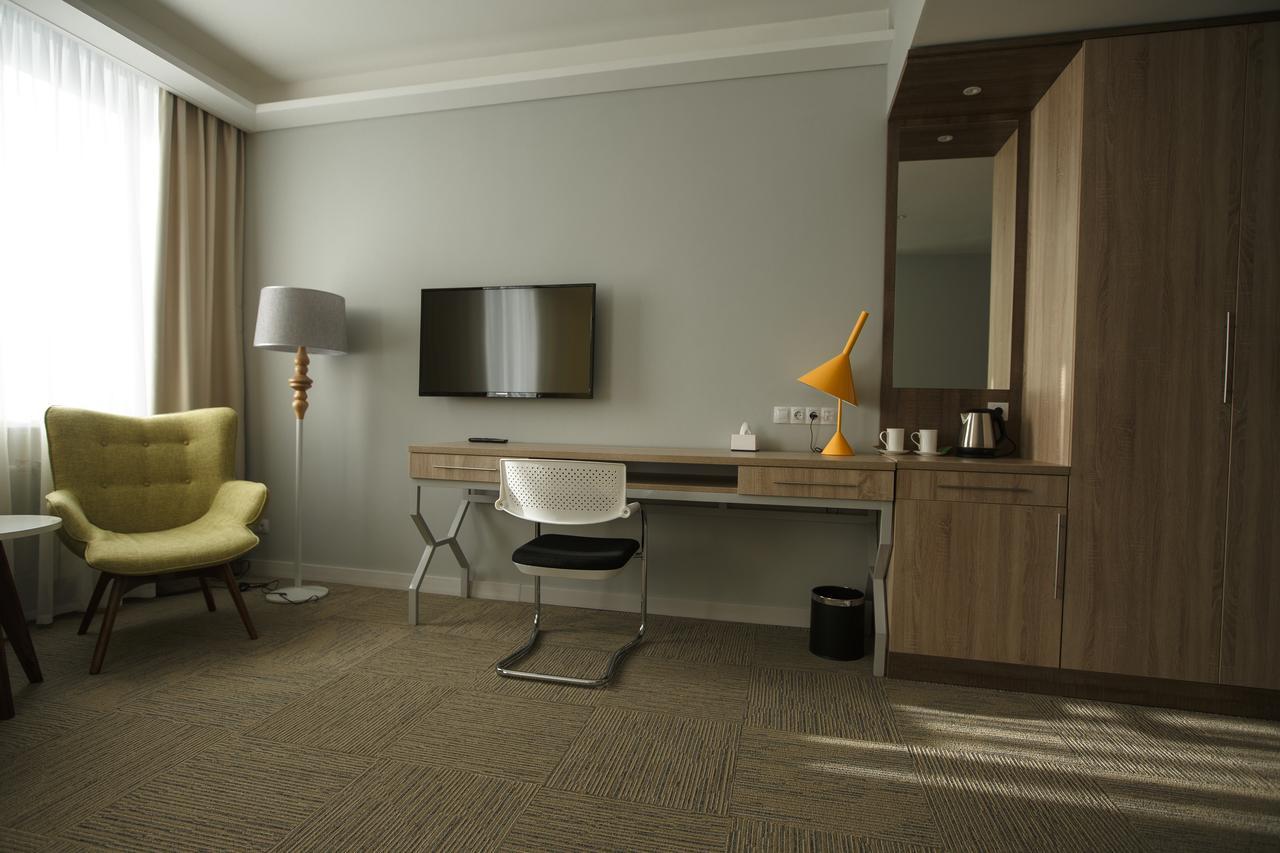Green Which Hotel Петропавловск Екстериор снимка
