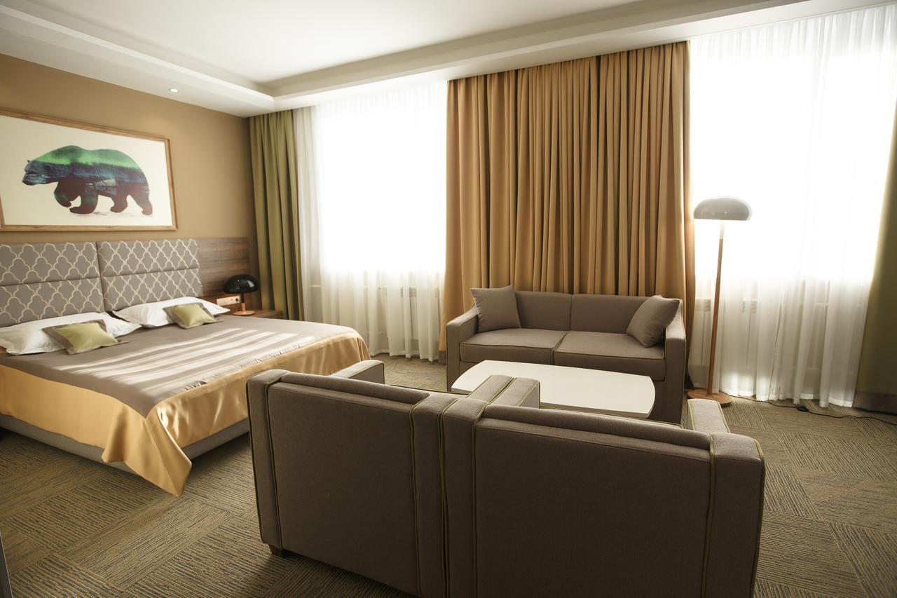 Green Which Hotel Петропавловск Екстериор снимка