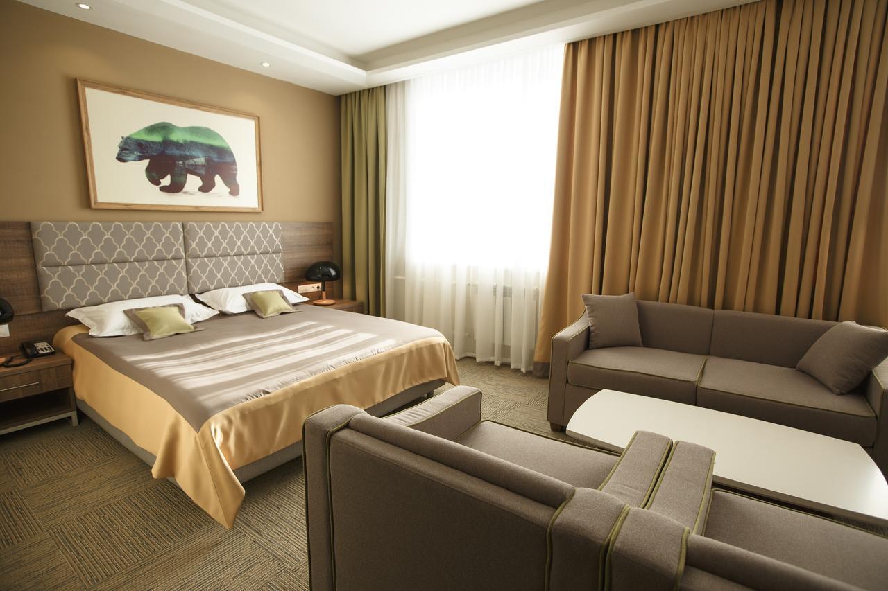 Green Which Hotel Петропавловск Екстериор снимка