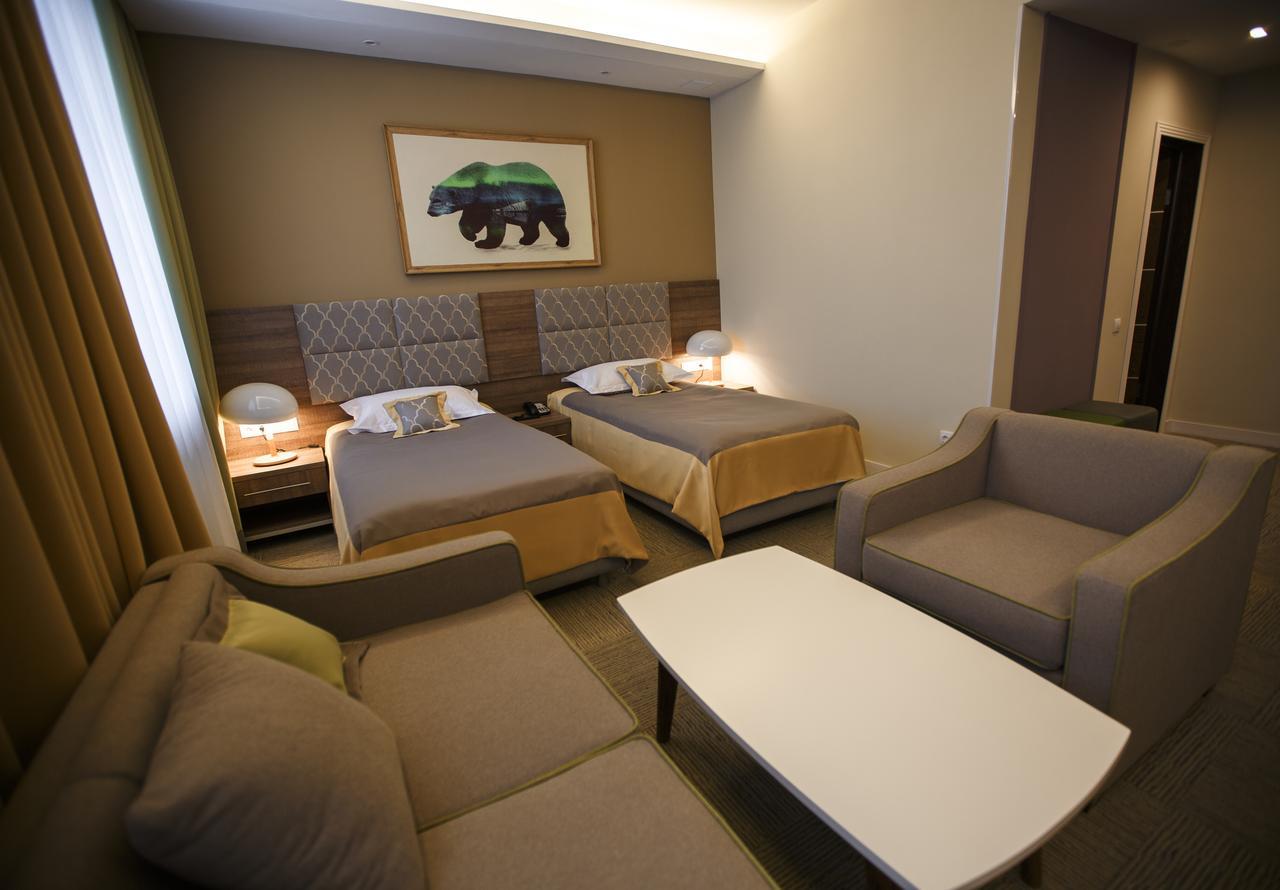 Green Which Hotel Петропавловск Екстериор снимка