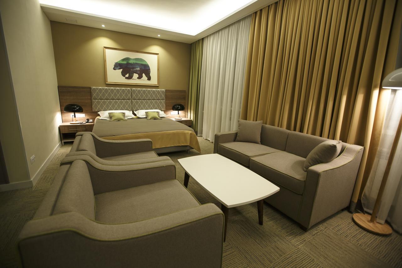 Green Which Hotel Петропавловск Екстериор снимка