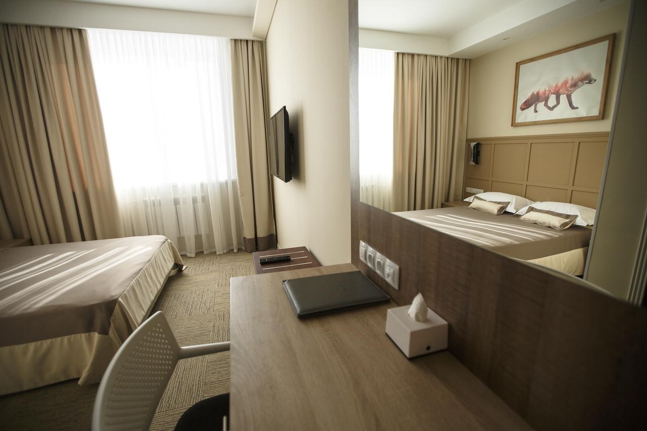 Green Which Hotel Петропавловск Екстериор снимка